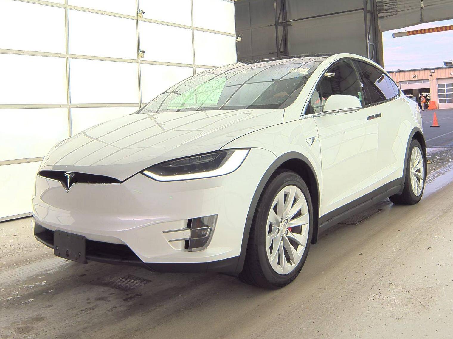 TESLA MODEL X 2019 5YJXCAE42KF193568 image